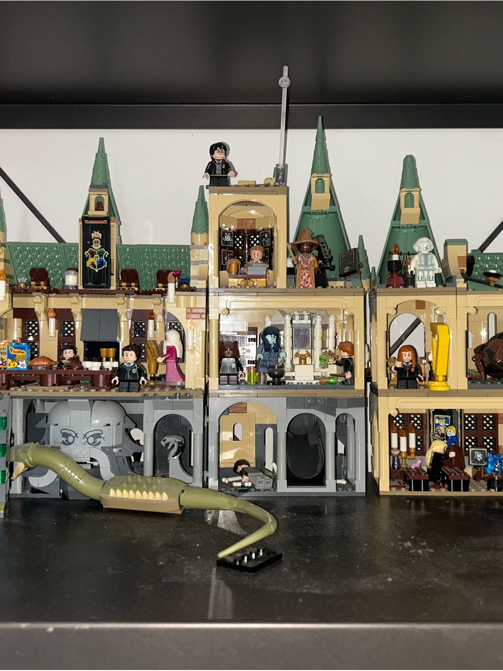Lego Hogwarts Castle Playset - Tan & Green Roofs